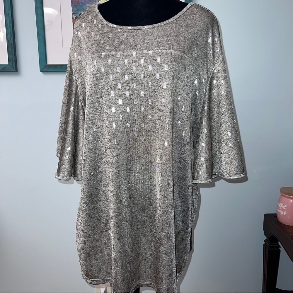 Kim & Cami Bell Sleeve Shimmer Shirt
